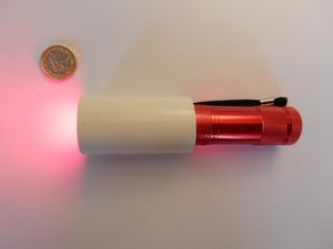LED-Rotlichtlampe: Handlich und gut für die Augen (Foto: UCL)