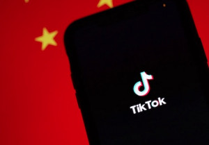 TikTok: Chinesische Social-App in der Kritik (Foto: unsplash.com, Solen Feyissa)