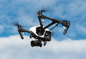 Drohne: System schätzt Gefahrenpotenzial ein (Foto: Thomas Ehrhardt/pixabay.com)