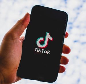 TikTok: Plattform ist sicherer Ort für Trauernde (Foto: 8268513, pixabay.com)