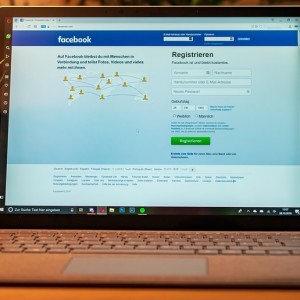 Facebook: Faktenchecks wirken bei allen (Foto: cloudlynx, pixabay.com)