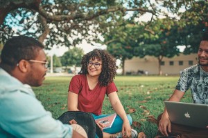 Studenten: Mit Belohnungen ködert man junge Erwachsene (Foto: Naassom Azevedo, pixabay.com)