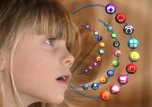 Junges Mädchen: gefährliche Internet-Inhalte an der Tagesordnung (Foto: pixabay.com, geralt)