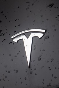 Tesla-Markenlogo: Unternehmen übertrifft Auslieferungsrekord (Foto: pixabay.com, Squirrel_photos)