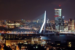 Erasmusbrücke in Rotterdam: sichere Kommunikation im Hafen (Foto: herry wibisono, pixabay.com)
