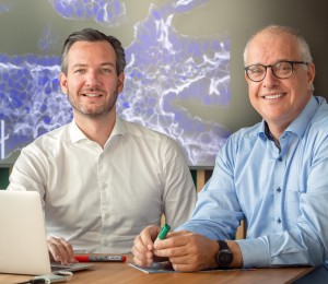 TUM-Forscher Maximilian Reichert (links) und Andreas Bausch (Foto: tum.de, Andreas Heddergott)