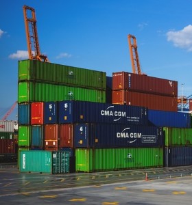 Container: Weniger Umschlag weltweit kündigt einen Abschwung an (Foto: pixabay.com, Pexels)