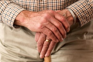 Alter Mann: COPD erhöht Sterberisiko nach einer OP signifikant (Foto: pixabay.com, Steve Buissinne)
