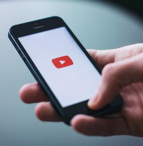 YouTube am Handy: Neue Funktionen bald auch für iOS verfügbar (Foto: pixabay.com, StockSnap)