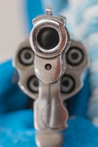 Revolvermündung: Schussverletzungen traumatisieren Kinder (Foto: pixabay.com, Steve Buissinne)