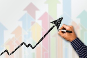 Trendpfeil: KI-Aktien steigen im Rekordtempo (Bild: Gerd Altmann, pixabay.com)