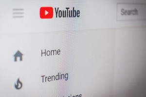 YouTube: Google-Tochter ist gerade eifrig am Testen (Foto: unsplash.com, Christian Wiediger)