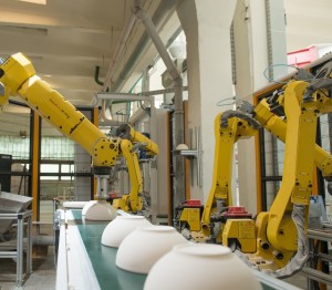 Industrie-Roboter bei der Arbeit: Branche von Konjunktur abhängig (Foto: ifr.org, FANUC)