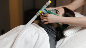 Hypoxiebehandlung durch ein spezielles Beatmungsgerät (Foto: kcl.ac.uk)