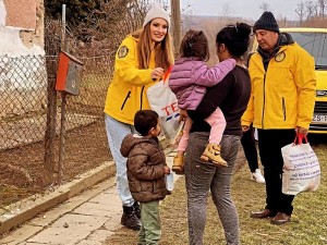 Ehrenamtliche Scientology-Geistliche in ihren gelben Jacken  beim Einsatz (Foto: Scientology)