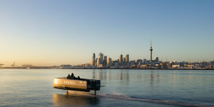 Vessev VS-9 vor der Skyline von Auckland (Foto: Vessev)