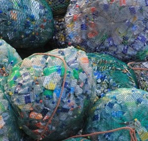 Plastikmüll: Bakterielles PET-Recycling kann sich jetzt lohnen (Foto: Maurice Angres, pixabay.com)