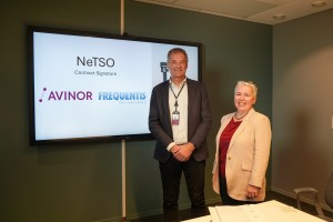 Abraham Foss, CEO Avinor & Monika Haselbacher, COO Frequentis; (c) Avinor