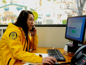 Ehrenamtliche Geistliche an der Hotline (Foto: Scientology-Kirche)