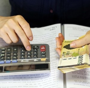 Geld zählen: Streben nach Gewinnen löst Nachhaltigkeit ab (Foto: HeungSoon, pixabay.com)