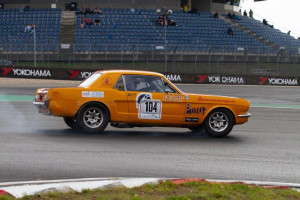 Race Mustang
